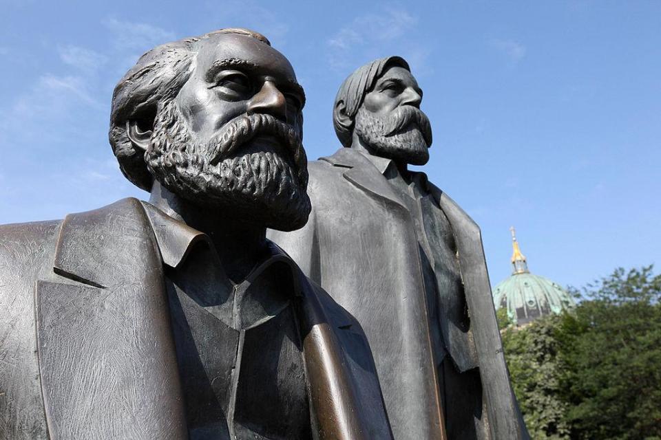 Estatuas de Karl Marx y Friedrich Engels (Foto: The Independent)