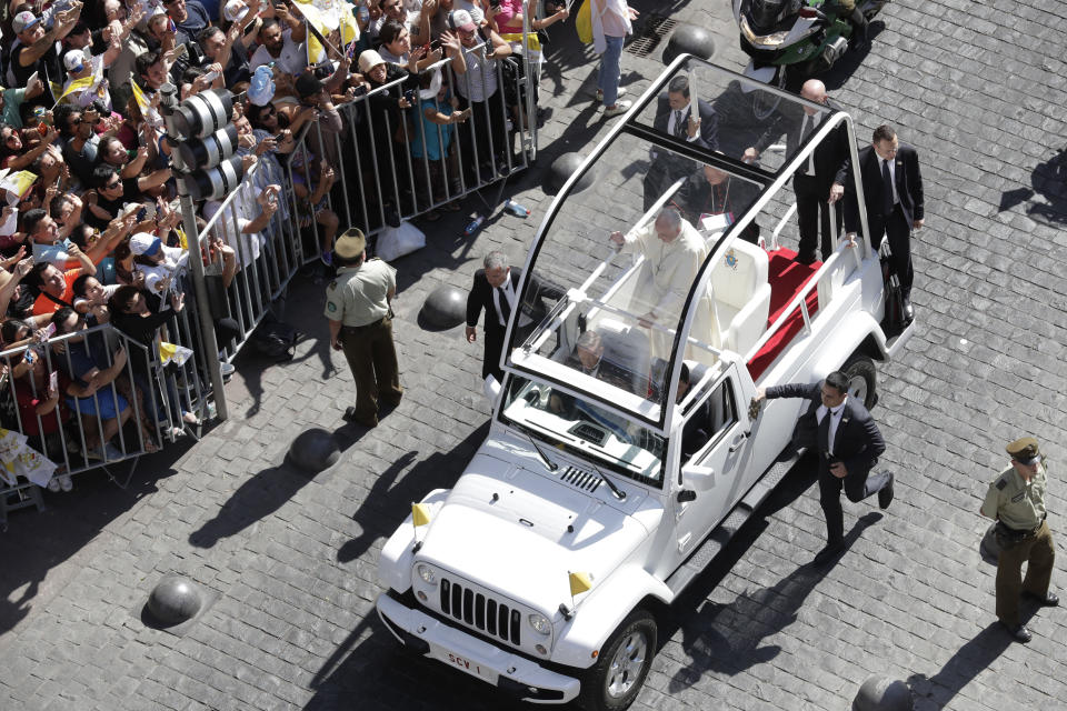 (FOTOS) El recibimiento que le han dado al Papa en Chile