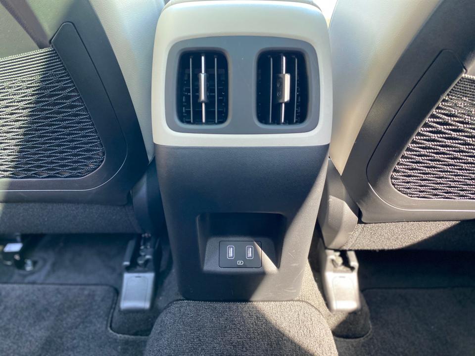 The 2024 Hyundai Tucson Hybrid's rear seat air vents and USB plugs.