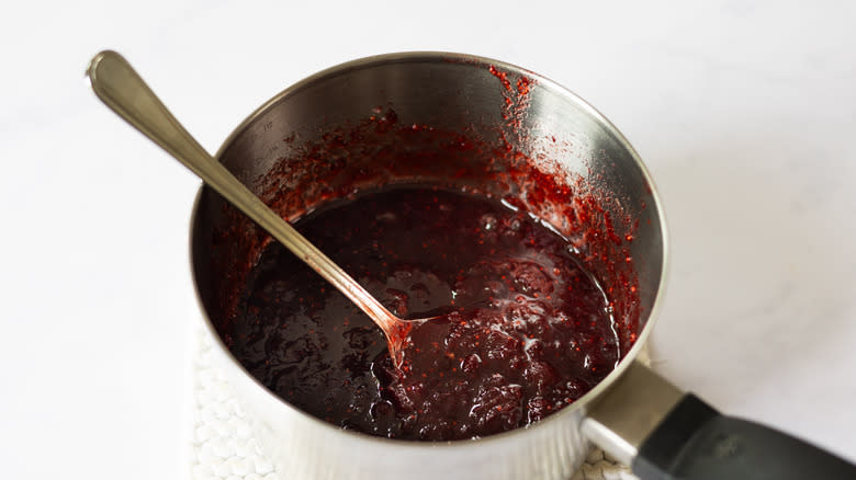 cranberry sauce in pot 