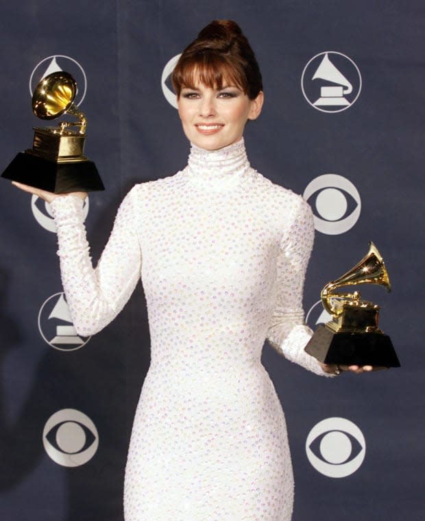 Shania Twain at the 1999 <a href="https://parade.com/1286621/lauren-thoman/grammys-2022/" rel="nofollow noopener" target="_blank" data-ylk="slk:Grammys;elm:context_link;itc:0;sec:content-canvas" class="link ">Grammys</a><p>Vince Bucci/AFP via Getty Images</p>