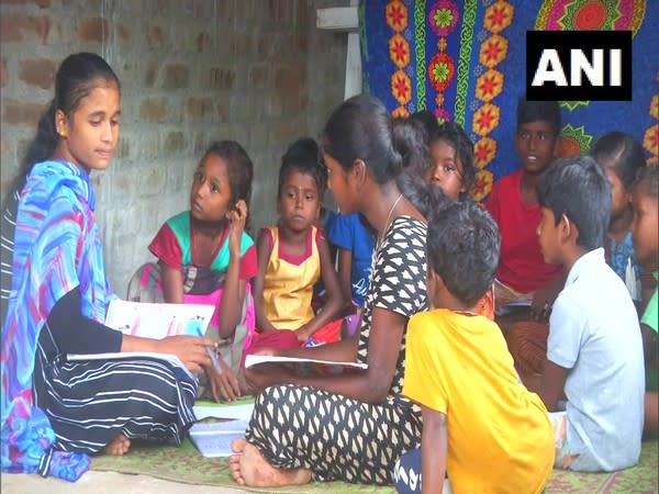 Sandhya teaching tribal children in her village. (Photo/ ANI)