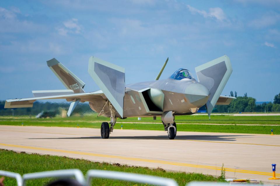 Ein J-20 Tarnkappen-Kampfjet in Changchun in der chinesischen Provinz Jilin am 24. Juli 2023. - Copyright: Wang Jingtian/VCG via Getty Images