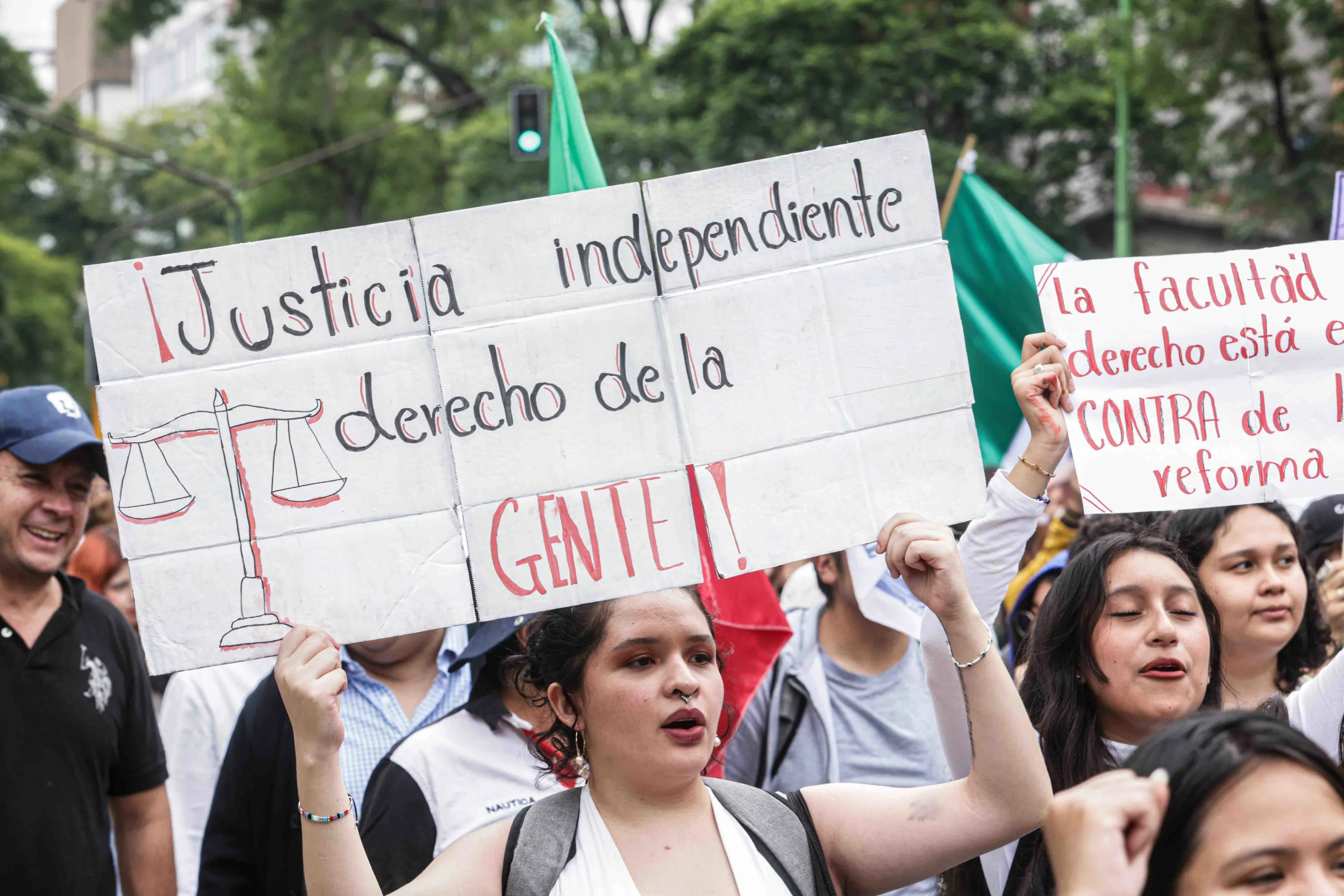 CIUDAD DE MÉXICO. Protest/Protesta-Poder Judicial.- 28 de agosto de 2024. Estudiantes de la Facultad de Derecho de la Universidad Nacional Autónoma de México marchan de CU y hasta la sede de la Judicatura en Insurgentes Sur para protestar por la reforma al Poder Judicial. Foto: Agencia EL UNIVERSAL/Gabriel Pano/EELG
