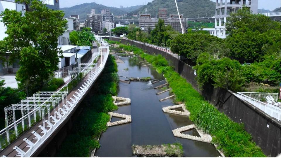 《圖說》大窠坑溪近自然河道景觀。〈水利局提供〉