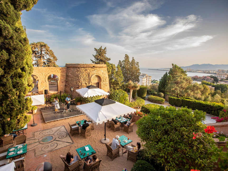 Located next to the 17th-century castle, the hotel features 24 elegant rooms (Soho Boutique Castillo Santa Catalino)