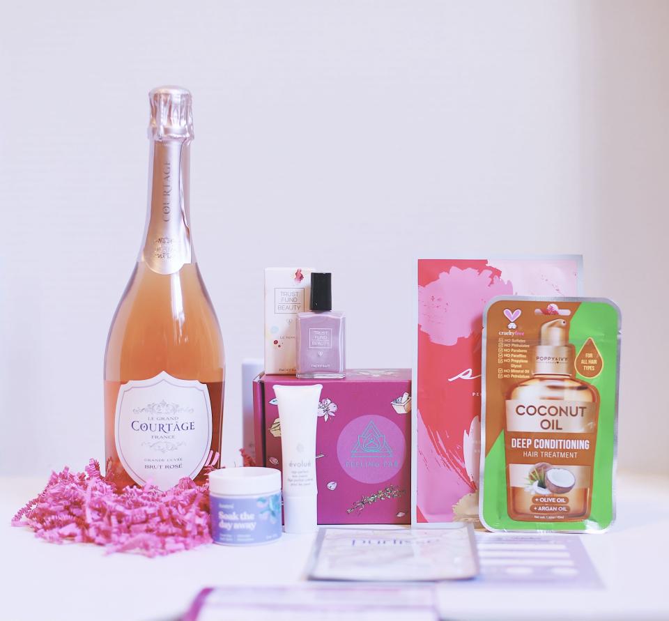 13) Sparkling Wine and Spa Gift Set