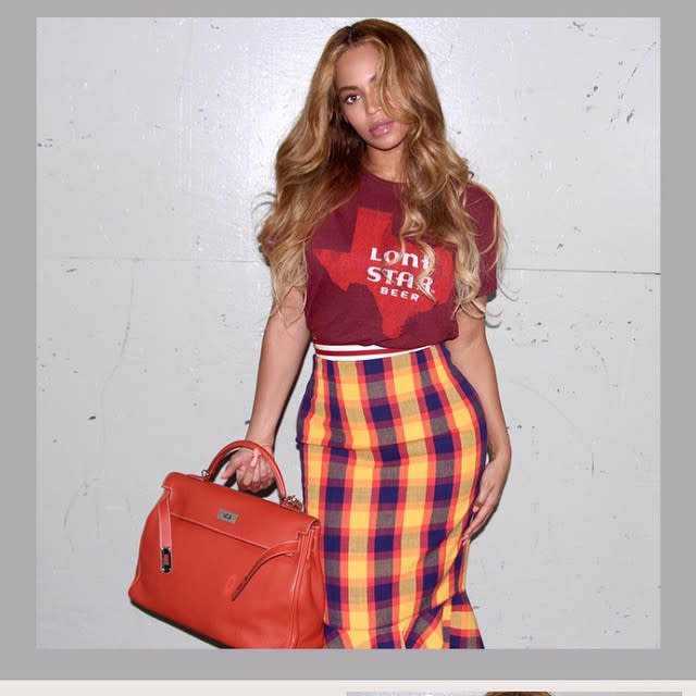 Beyonce is flexin' in her Texas t-shirt! The Lone Star native showcased her bootylicious dance moves on Tuesday in a video shared with her 33.8 million Instagram followers. Shaking all, and we mean ALL, her assets to D.R.A.M.'s hit "Cha Cha," the Queen Bey wrote: "This song makes me happy!" <strong> PHOTOS: Star Shots! Who's on Instagram? </strong> Beyonce was also "happy" with her outfit -- a form-fitting long plaid skirt and a Lone Star Beer t-shirt -- as she posted several pics of the getup. She even paired the plaid with a striped jacket for a power clashing photo op! We've been feeling Bey's style all week, especially with the release of her and Nicki Minaj's new video "Feeling Myself." On top of that, Maya Rudolph reprised her Beyonce impersonation during a college commencement address this week. Needless to say, it's a must-watch: