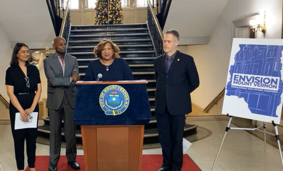 Mount Vernon Mayor Shawyn Patterson-Howard speaks from the City Hall rotunda on Dec. 6, 2022.