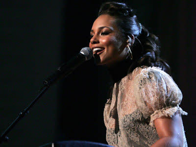 <p>Singer Alicia Keys performs onstage at the second annual Fashion Rocks concert at Radio City Music Hall September 8, 2005 in New York City.</p>