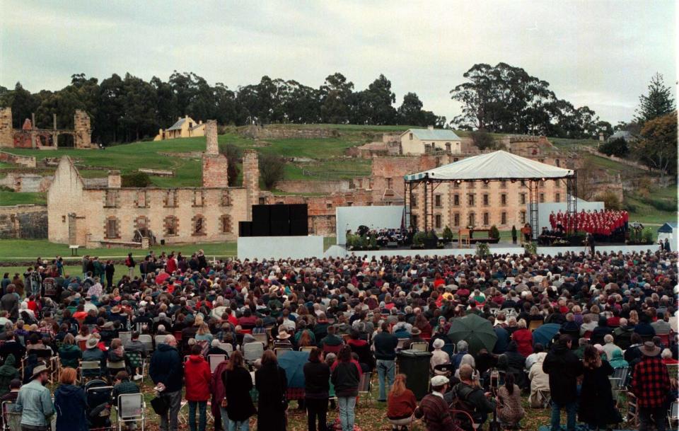 A memorial service is held May 19, 1996, at the Port Arthur historic site in Tasmania for the 35 victims of a mass shooting. (Photo: The Sydney Morning Herald via Getty Images)