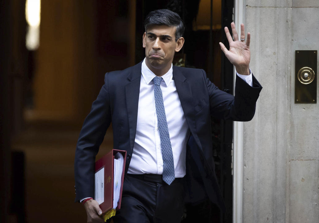 Photo by: zz/KGC-254/STAR MAX/IPx 2023 12/6/23 Prime Minister of The United Kingdom Rishi Sunak is seen on December 6, 2023 leaving 10 Downing Street to attend the weekly session of The Prime Minister's Questions at The Houses of Parliament. (London, England, UK)