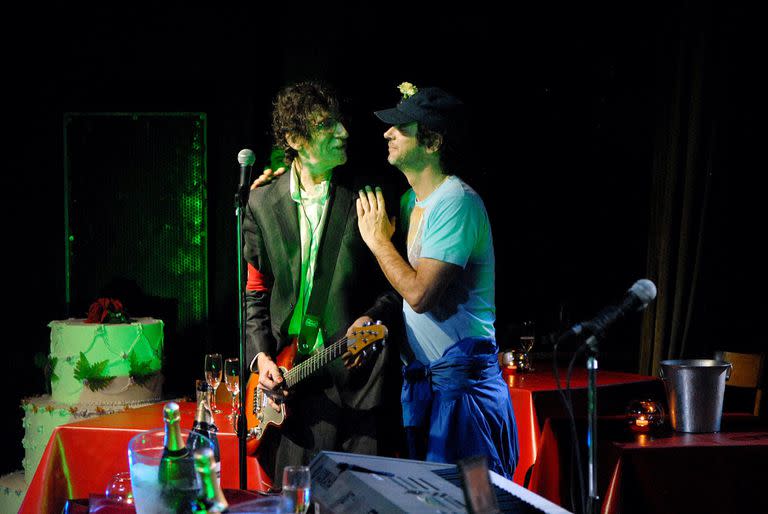 Con Gustavo Cerati, sobre el escenario del Teatro Roxy, el día que cumplió 56 años