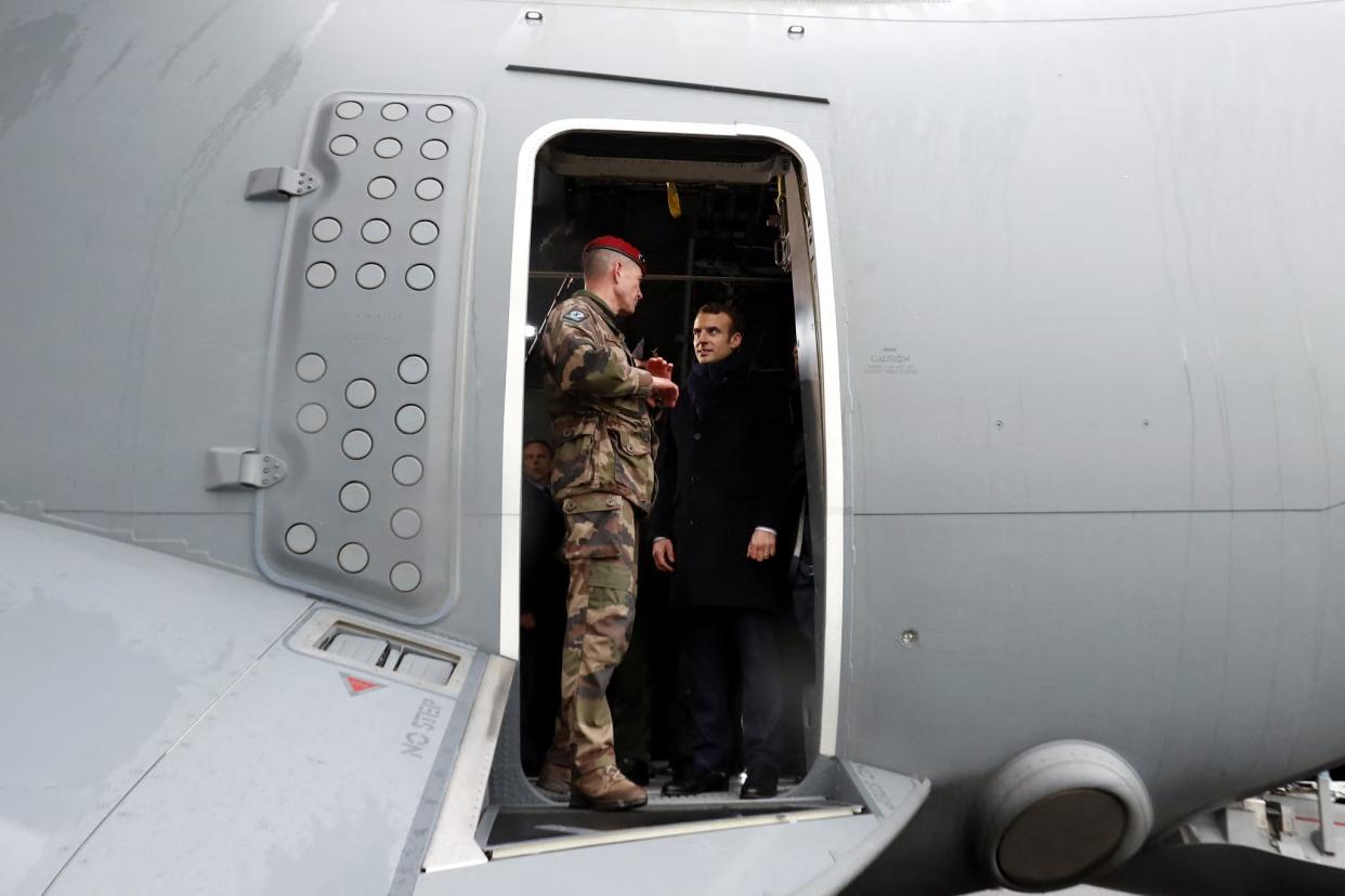 Emmanuel Macron le 17 janvier 2019 sur la base de Toulouse-Francazal - GUILLAUME HORCAJUELO / POOL / AFP 