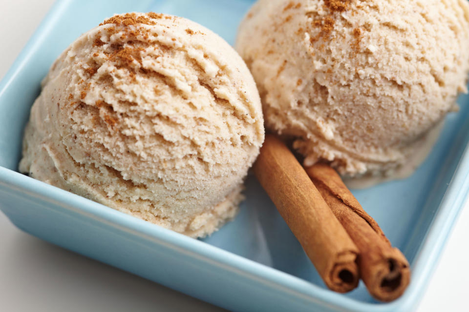 Cinnamon Ice Cream (Robert Kneschke  / Alamy Stock Photo)