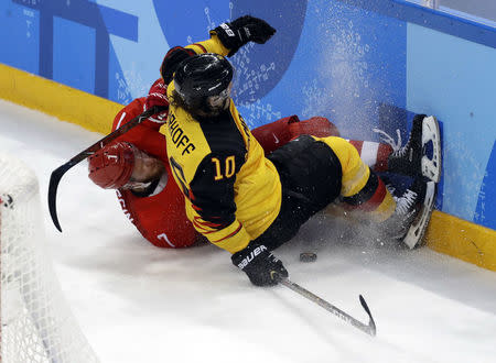 Ice Hockey - Pyeongchang 2018 Winter Olympics - Men Final Match - Olympic Athletes from Russia v Germany - Gangneung Hockey Centre, Gangneung, South Korea - February 25, 2018 - Olympic Athlete from Russia Ivan Telegin and Christian Ehrhoff of Germany collide. REUTERS/David W Cerny