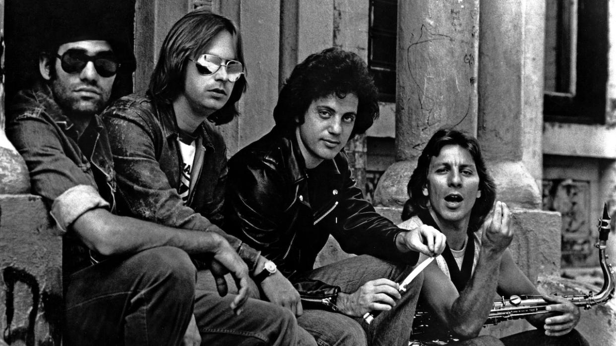  Billy Joel poses for a portrait with his band in circa 1977. (L-R) Liberty DeVito, Doug Stegmeyer, Billy Joel, Richie Cannata. . 