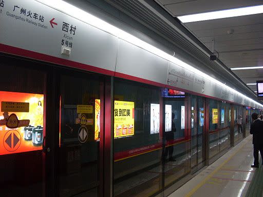 <p><b>Guangzhou Metro</b></p><p>Daily service hours start at 6:00 am and end at midnight, and ridership averages 5 million. Having delivered 1.64 billion rides in 2011, Guangzhou Metro is the sixth busiest metro system in the world. Guangzhou Metro operates 144 stations, including 14 interchange stations, and 236 km of tracks.</p> <br><p> Photo by TraineeCupid (Own work (Taken by me)) [Public domain], via Wikimedia Commons</p>