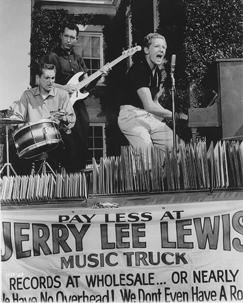 jerry-lee-lewis-performs