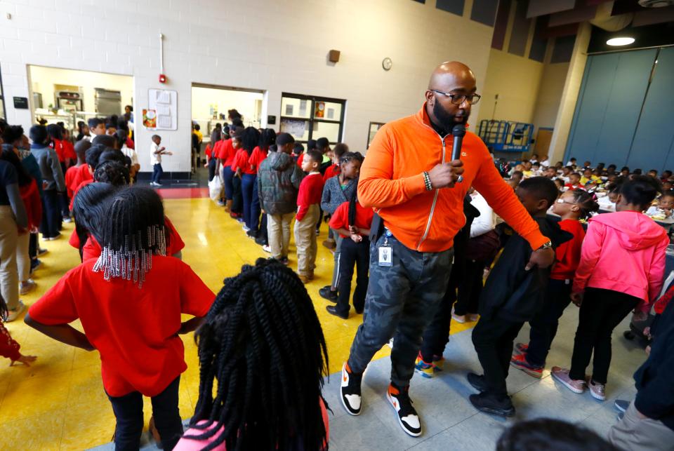 Hickory Ridge Elementary School Principal James Gordon lines students up in the cafeteria for lunch on Friday, Jan. 31, 2020.