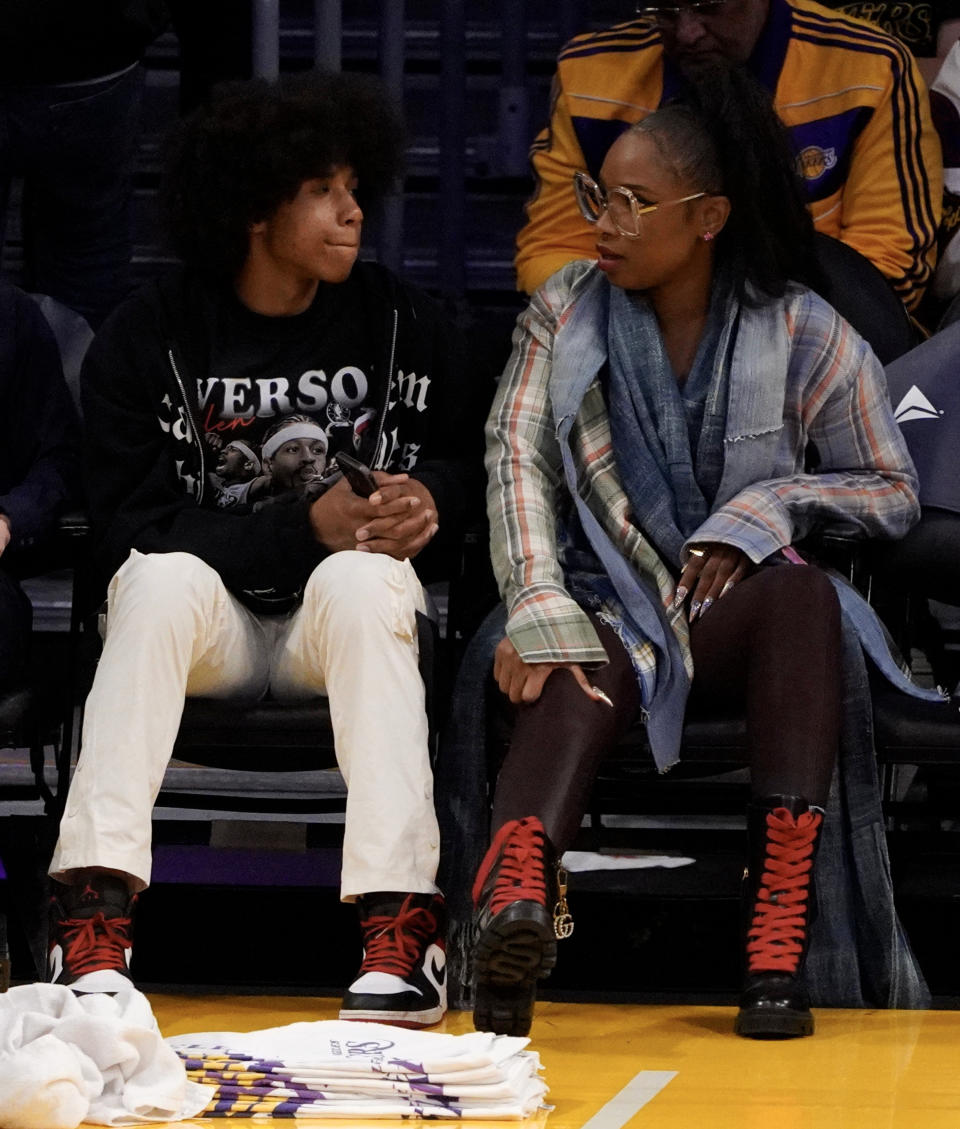 LOS ANGELES, CALIFORNIA - MARCH 22: Jennifer Hudson sits court side during the game between the Philadelphia 76ers and the Los Angeles Lakers at Crypto.Com Arena  on March 22, 2024 in Los Angeles, California. (Photo by London Entertainment/GC Images)