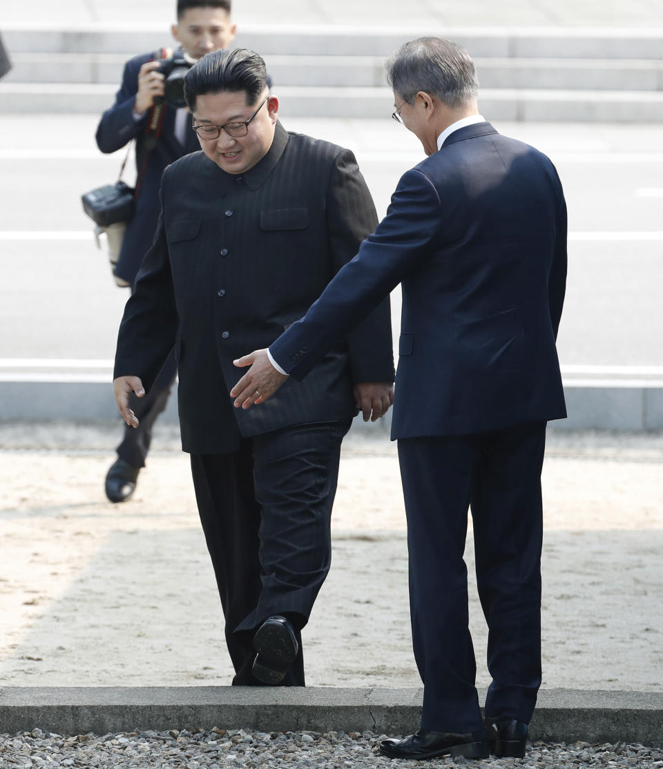 North Korean leader Kim Jong Un, left, crosses the military demarcation line to meet with South Korean President Moon Jae-in. (Korea Summit Press Pool via AP)