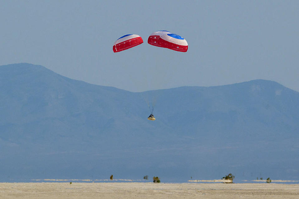 Boeing's unpiloted Starliner astronaut ferry ship descends to an on-target touchdown at White Sands, New Mexico, to close out a six-day test flight. / Credit: Bill Ingalls/NASA