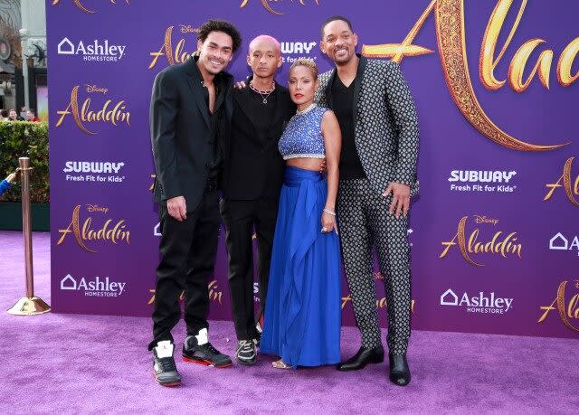 The couple couldn't keep their hands off each other while posing on the red carpet.