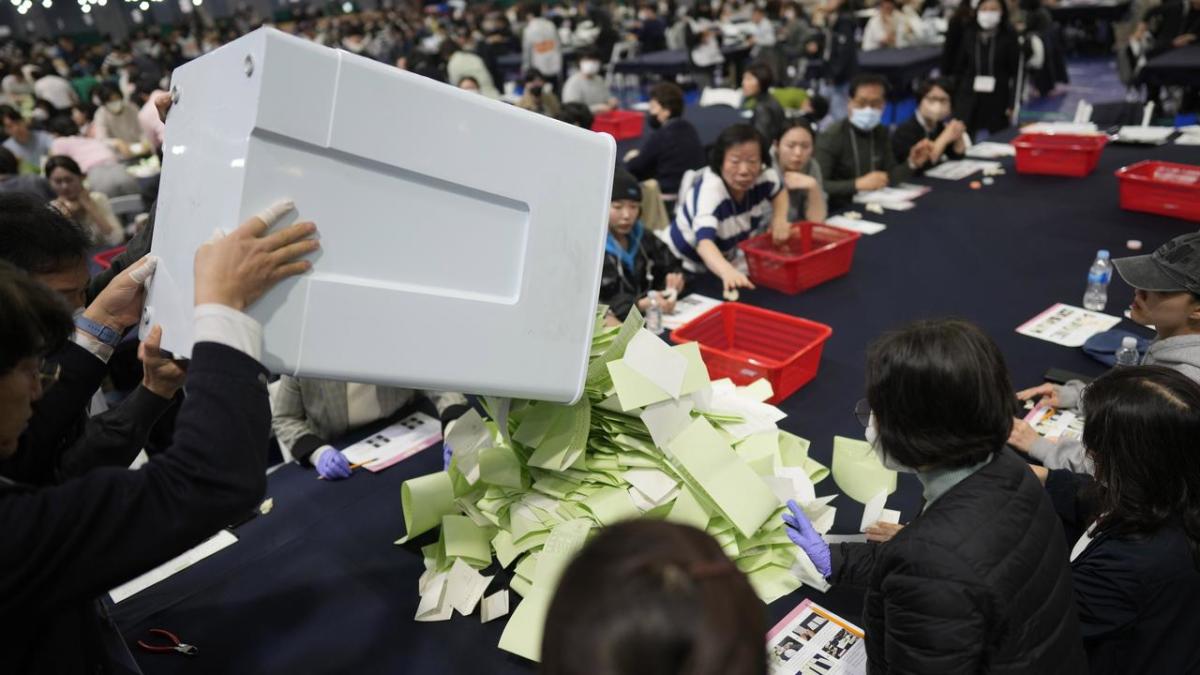 한국 야당이 국회 표결에서 큰 승리를 향해 가고 있다.