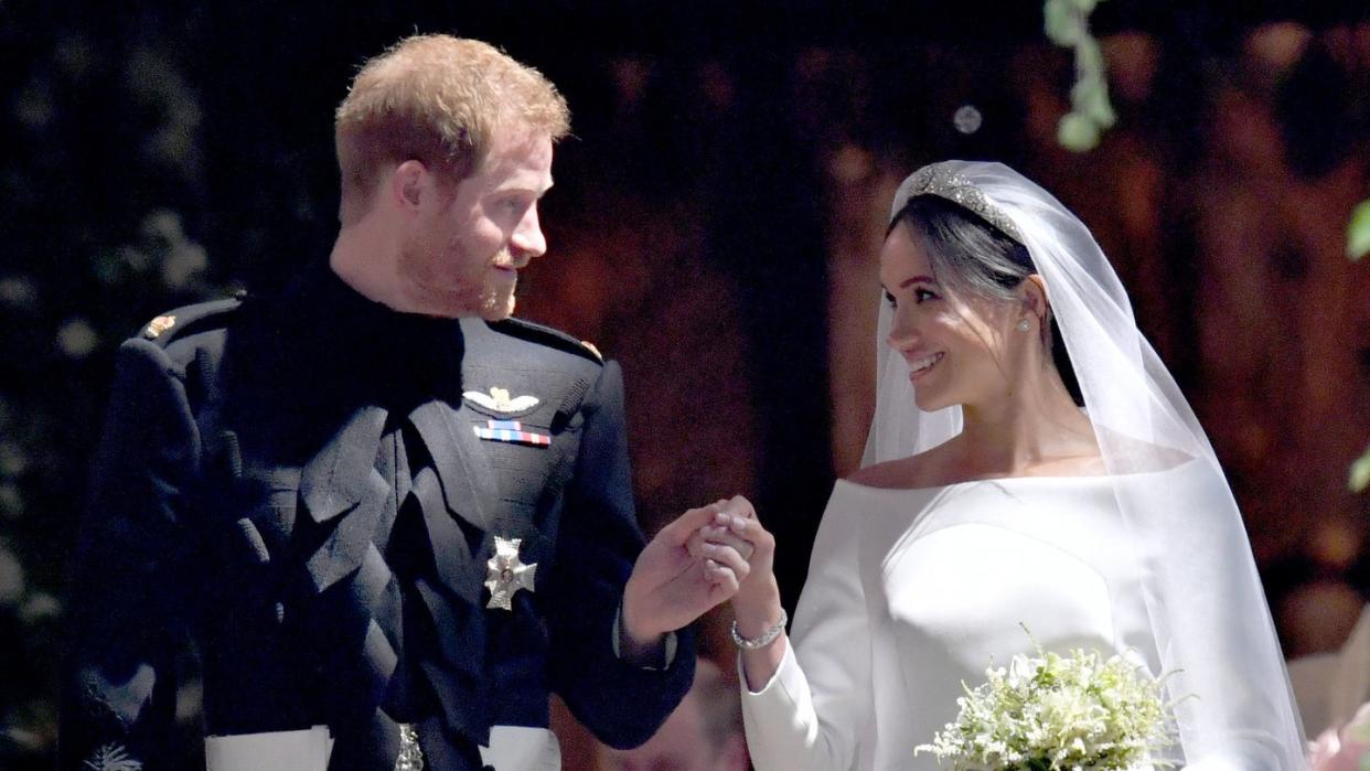 Traumwetter, Traumhochzeit, Traumpaar: Harry und Meghan verlassen nach der Trauung die St.-Georgs-Kapelle. Foto: Brian Lawless/PA Wire