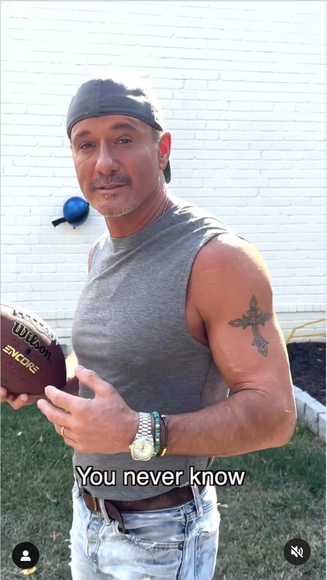 Tim McGraw Tries the Patrick Mahomes Football Toss — and Offers to Be  'Backup' for the NFL Star