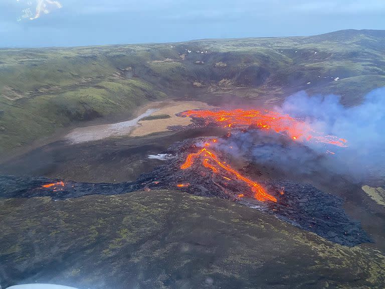 Impactantes imágenes de la erupción del volcán Fagradalsfjall en Islandia