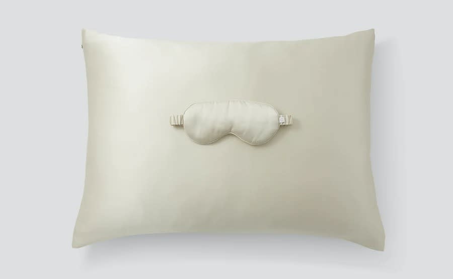 casper-silk-pillowcase-and-sleep-mask-set