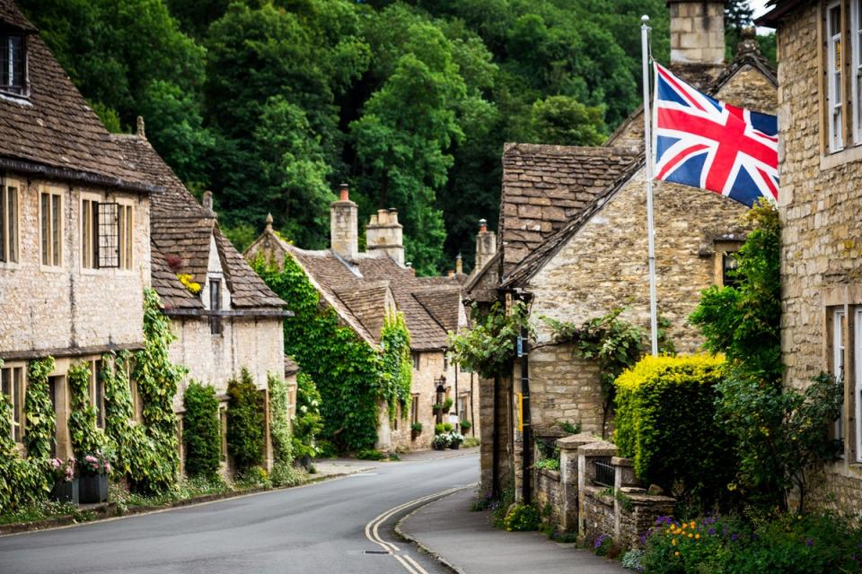 Drive through cobbled Cotswolds heavyweights from Broadway to Bourton-on-the-Water (Getty Images/iStockphoto)