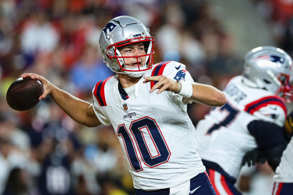 LANDOVER, MD – AUGUST 25: Drake Maye #10 of the New England Patriots looks to face the Washington Commanders during the first half of the preseason game at Commanders Field on August 25, 2024 in Landover, Maryland. (Photo by Scott Taetsch/Getty Images)