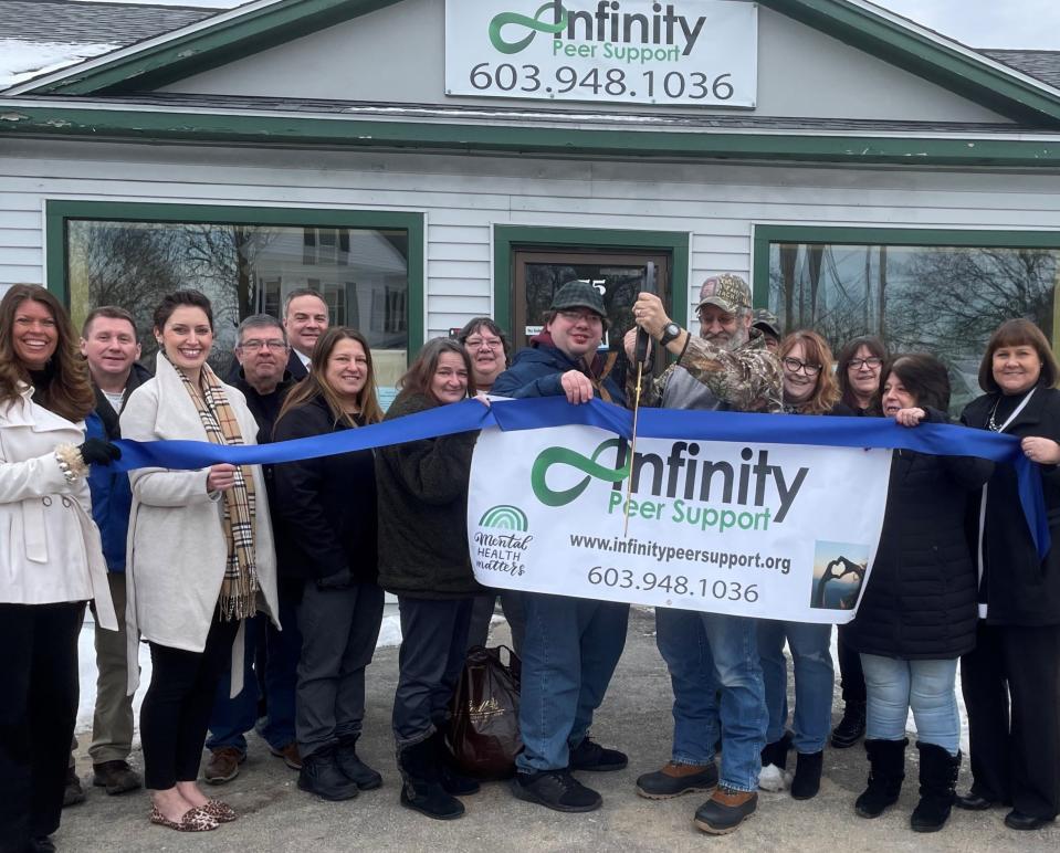 The Rochester Chamber was pleased to hold a ribbon cutting at Infinity Peer Support. From left to right are: Melissa Lesniak-Keller Williams Lesniak Home Team, Councilor Peter Lachapelle-Rochester City Council, Caitlyn Turgeon-HBL Insurance, David Stevens-Hourihane Cormier & Associates, Mayor Paul Callaghan-City of Rochester, Jennifer Marsh-Rochester Economic Development, Wayne Otash, Aaron Rowell, Bonnie Polchies, Bernier Brown, Carol Otash, Melissa Silvey-Executive Director, Kimberly Lucier, Lucy DiGiovanni of Infinity Peer Support, and Mary Henderson-Bank of New Hampshire.