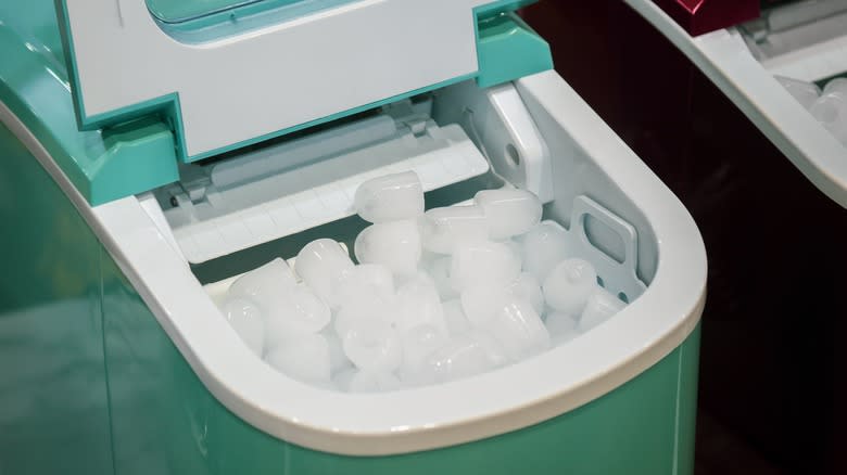 Portable ice maker