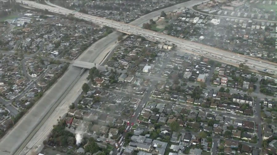 1 dead, 1 hospitalized following massive house fire in Del Rey