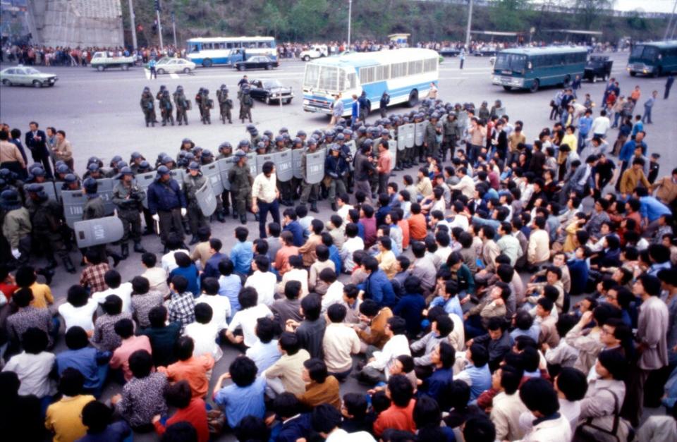 南韓光州及全羅南道1980年5月有大批民眾上街爭民主，被當時掌握軍權的全斗煥下令射殺鎮壓。美聯社資料照片