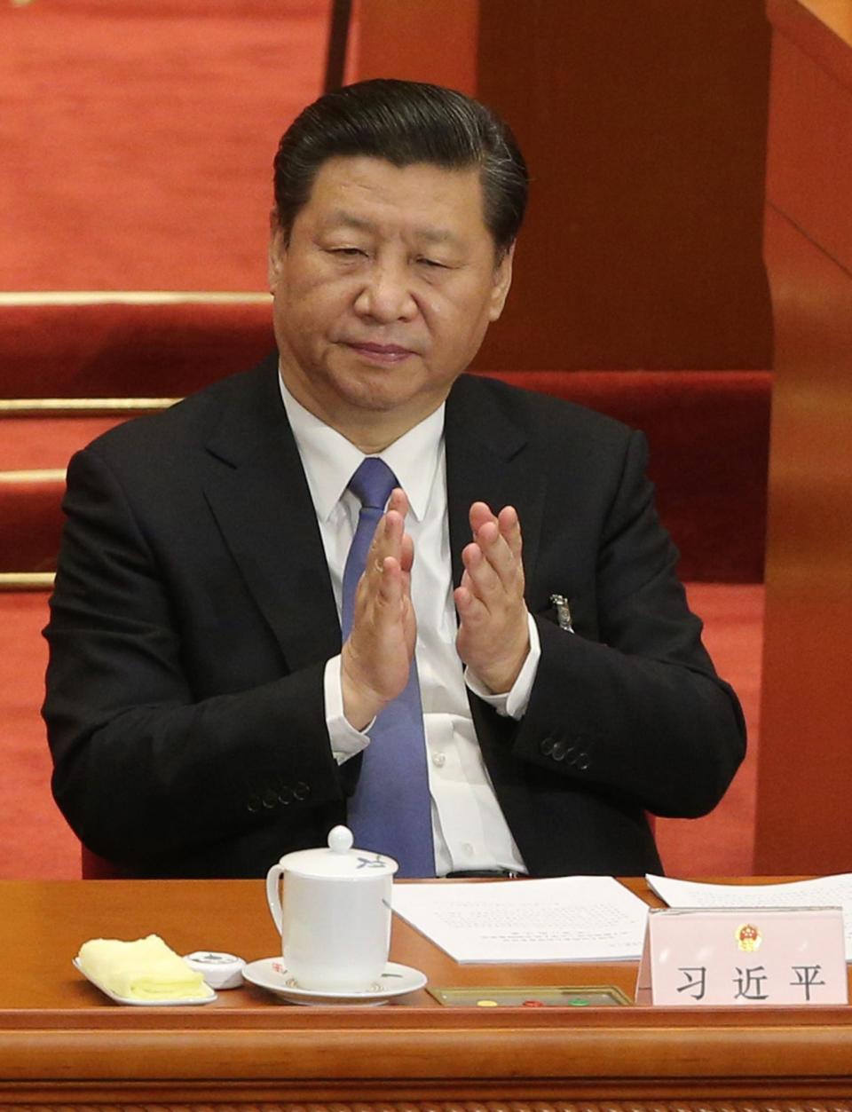 Chinas Präsident Xi Jinping hat dem künftigen US-Präsidenten Donald Trump zum Wahlsieg gratuliert. Er bot dem Republikaner eine enge Zusammenarbeit an in der Hoffnung, die Beziehungen zwischen China und den USA stärken zu können, wie die staatliche Nachrichtenagentur Xinhua am Mittwoch berichtete. (Quelle und Bild: dpa)