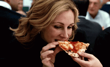 Julia Roberts eating pizza.
