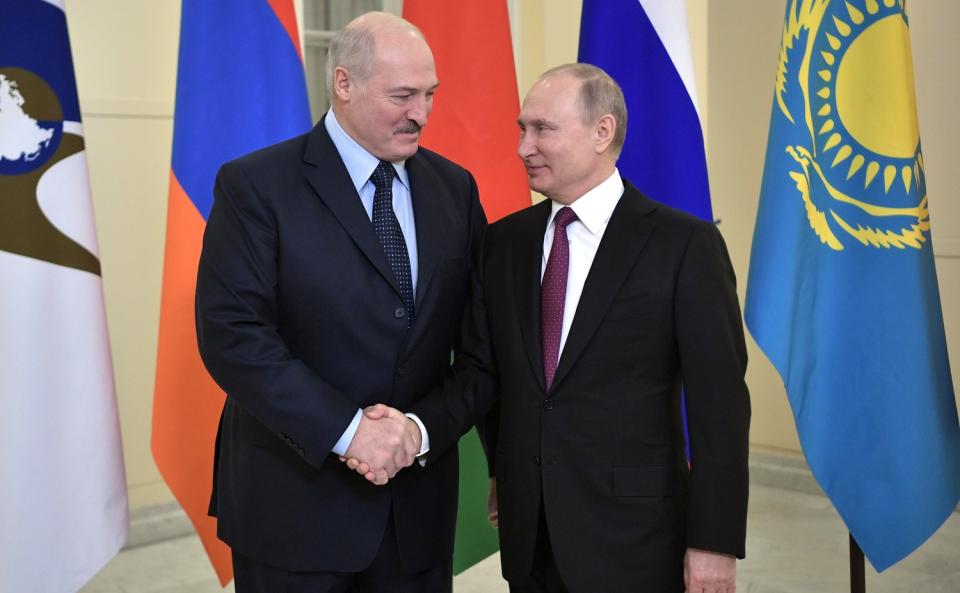 白俄羅斯總統盧卡申科（左）與俄羅斯總統普丁令該國民眾相當不安。   圖：翻攝自普丁官網
