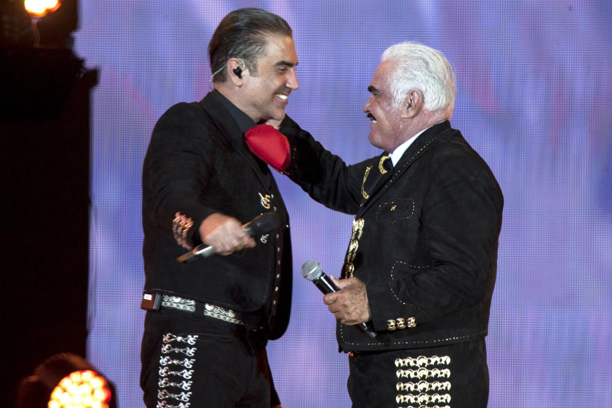 MEXICO CITY, MEXICO - APRIL 16: Vicente Fernández and his son Alejandro Fernández performing during his last live concert of artistic career at 'Estadio Azteca', on April 16, 2016 in Mexico City, Mexico. (Photo by Medios y Media/Getty Images)