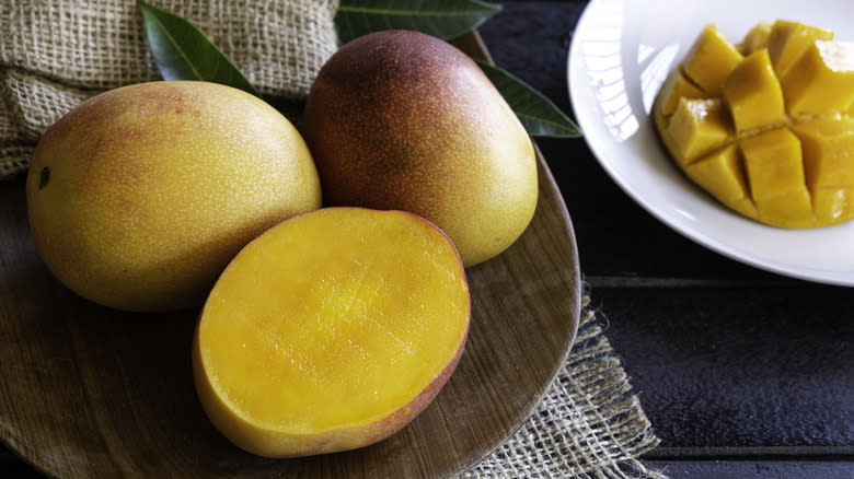 Three ripe mangoes 
