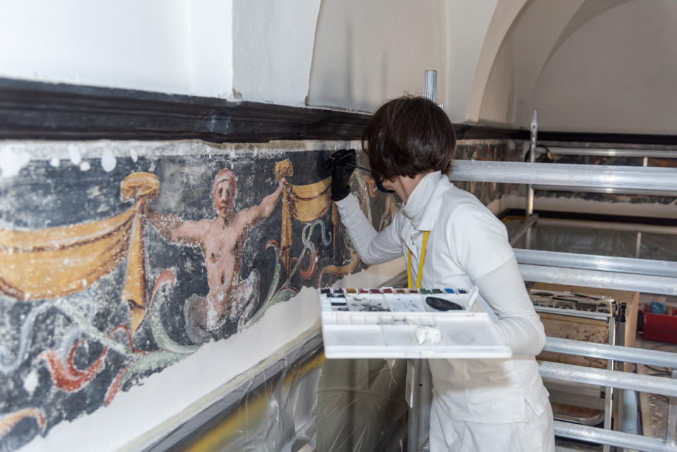 A fresco during restoration in the Antichambre verte.
