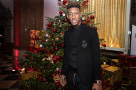 <p>Ob Kingsley Coman noch mit Sephora Goignan, der Mutter seiner Kinder zusammen ist, ist unklar. Zur Weihnachtsfeier kommt er jedenfalls allein. </p>