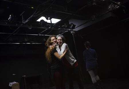 Participants rehearse "The Weiner Monologues" at Hunter College in New York October 30, 2013. REUTERS/Eric Thayer