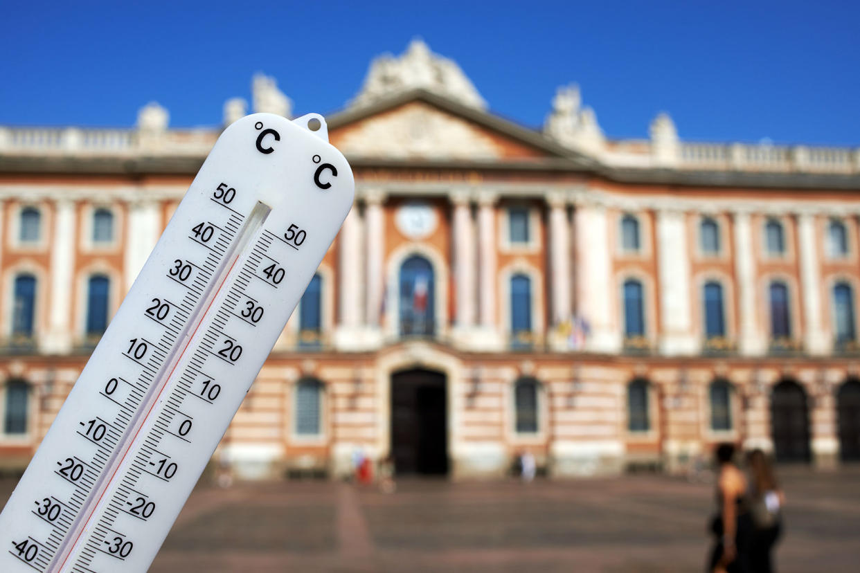 Heat Wave Thermometer Alain Pitton/NurPhoto via Getty Images