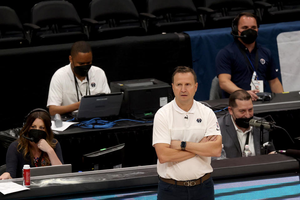 Scott Brooks looks on against the Philadelphia 76ers.