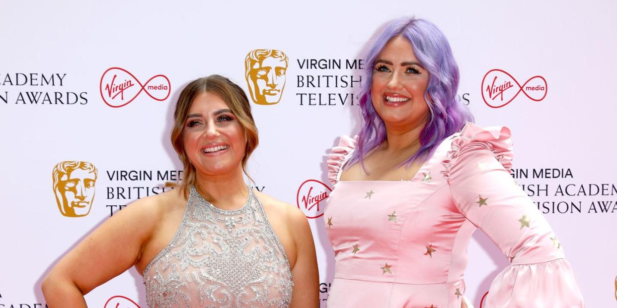 gogglebox's ellie and izzi warner